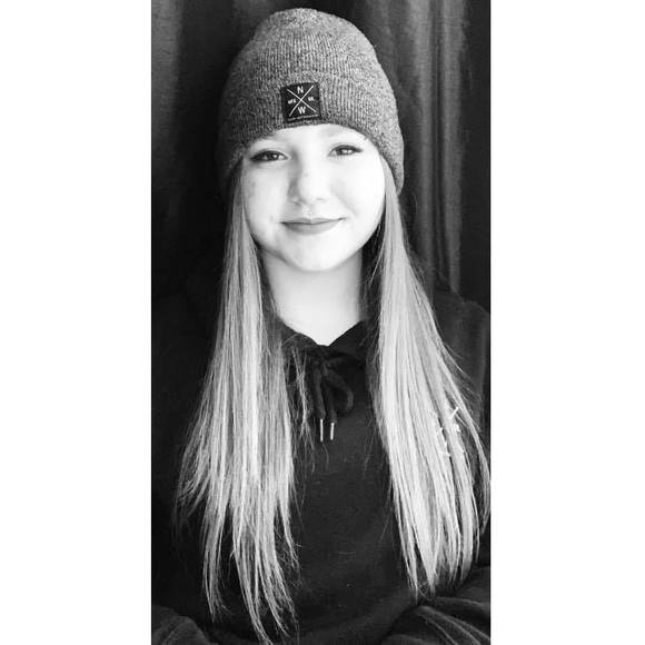 Meet your Posher, Jade - Picture 1 of 1